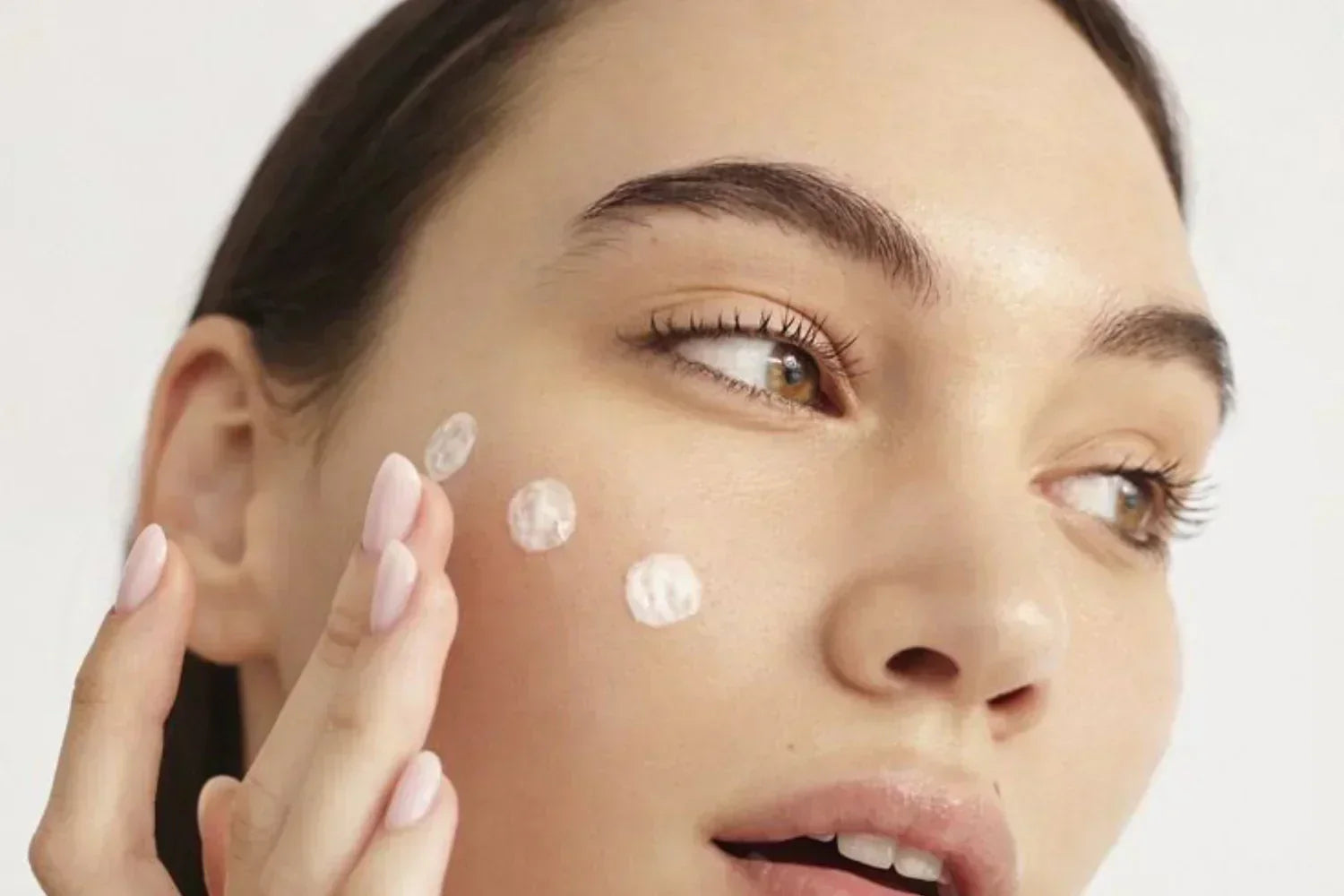 Benefits of Wearing Sunscreen Every Day – B2B Professionals (Salons)